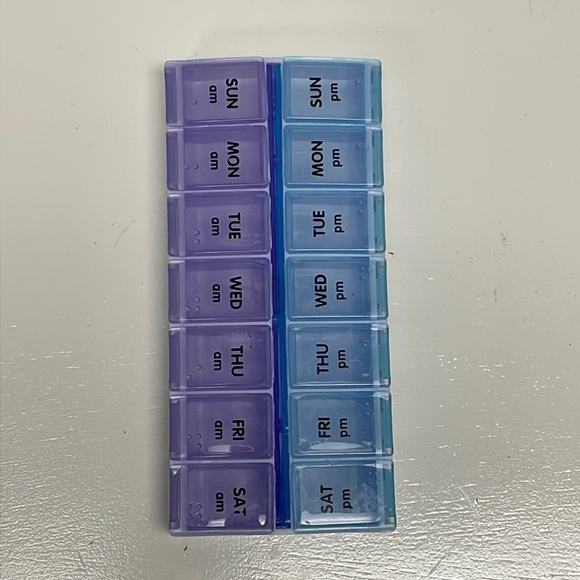 Recall Weekly AM/PM Pill Reminder Case - Picture 1 of 2